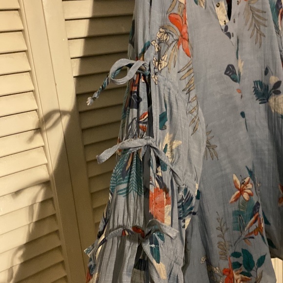 Multiples Blue Chambray Floral Tunic Never Worn - Picture 3 of 4